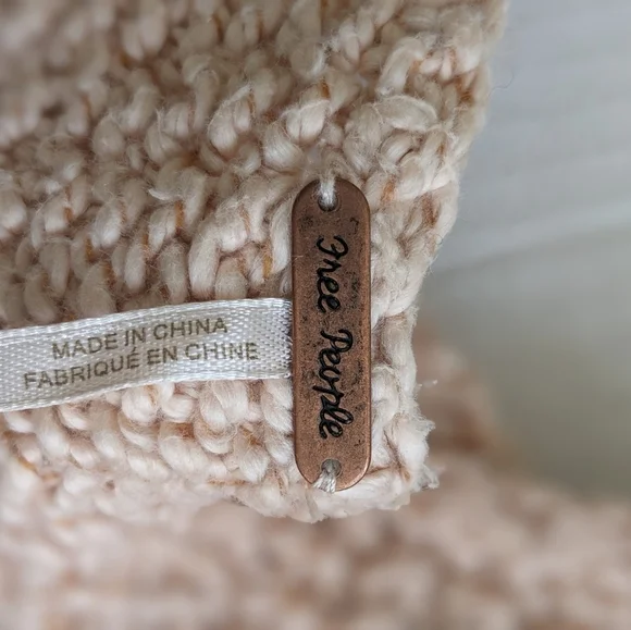 FREE PEOPLE REVOLVE COZY CAT OVERSIZED PULLOVER SWEATER CHAMPAGNE size S… - Picture 6 of 16